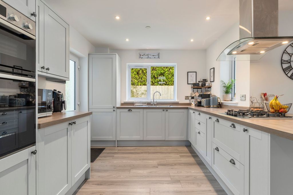 Property photo 3 of 29