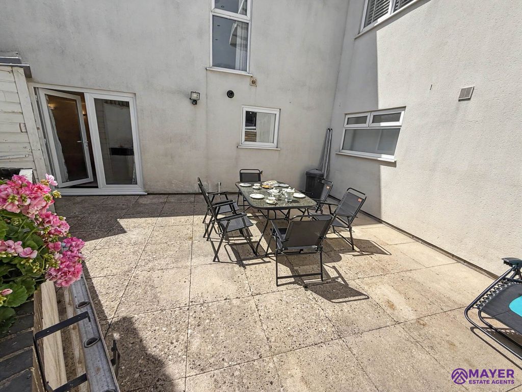Property photo 3 of 23