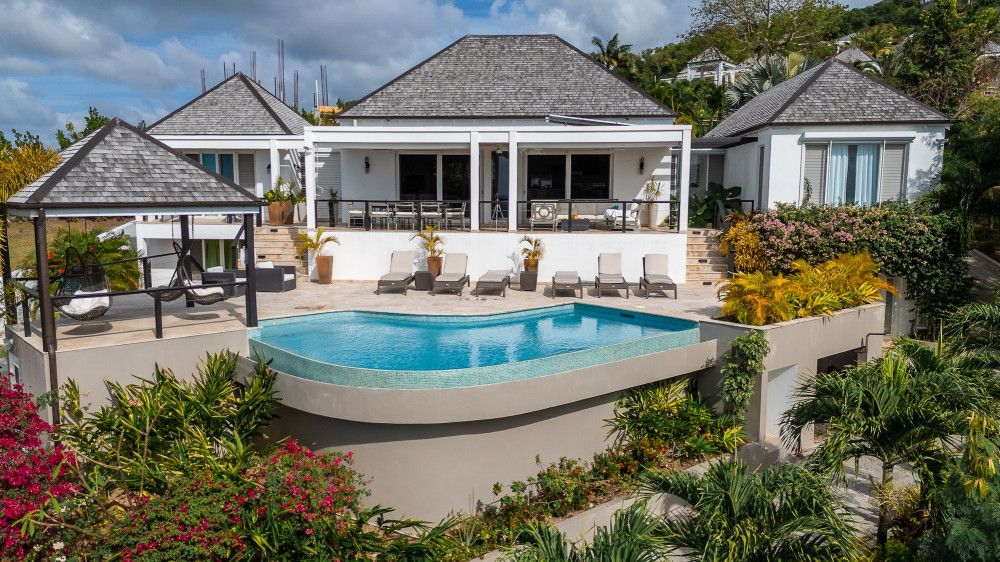 Property photo 2 of 35