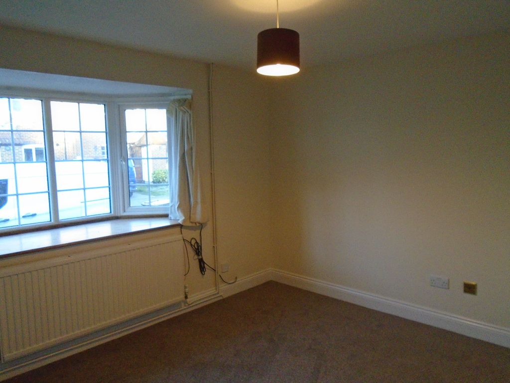 Property photo 2 of 7 Living Room