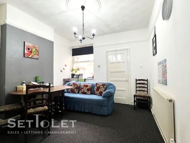Property photo 3 of 9 31 Chartley Road, Le31Ab - Sale 4.Jpg