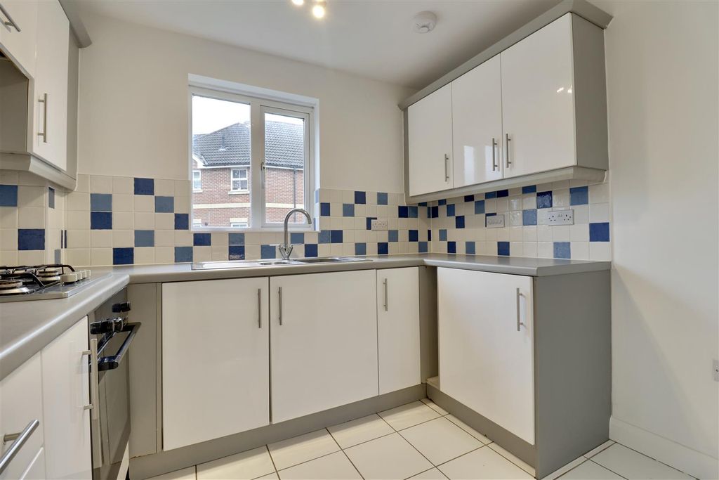 Property photo 3 of 16 Kitchen