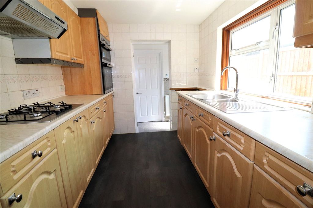 Property photo 3 of 8 Kitchen