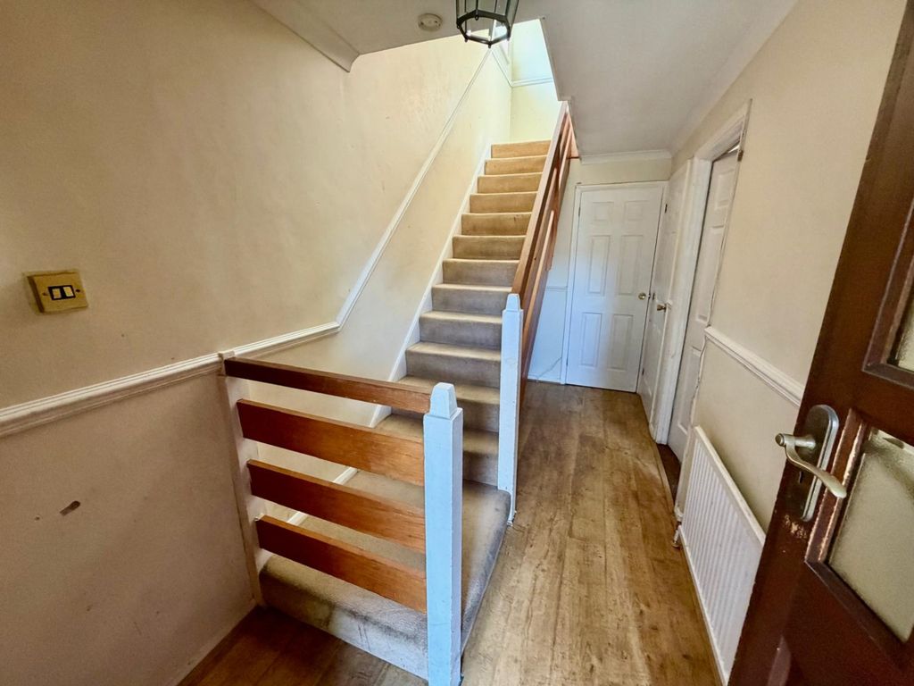 Property photo 2 of 9 Hallway