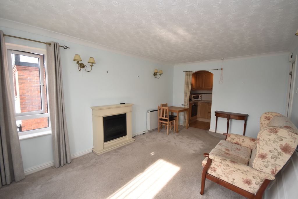 Property photo 3 of 8 Lounge/Diner