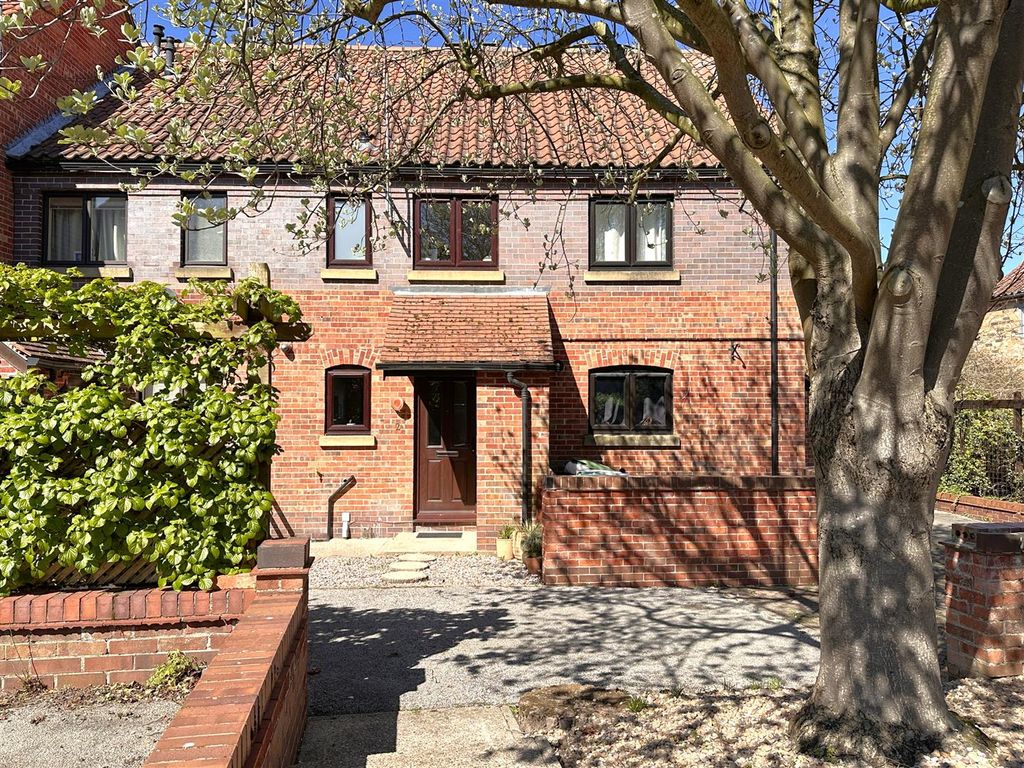 Property photo 1 of 20 Front Aspect 694