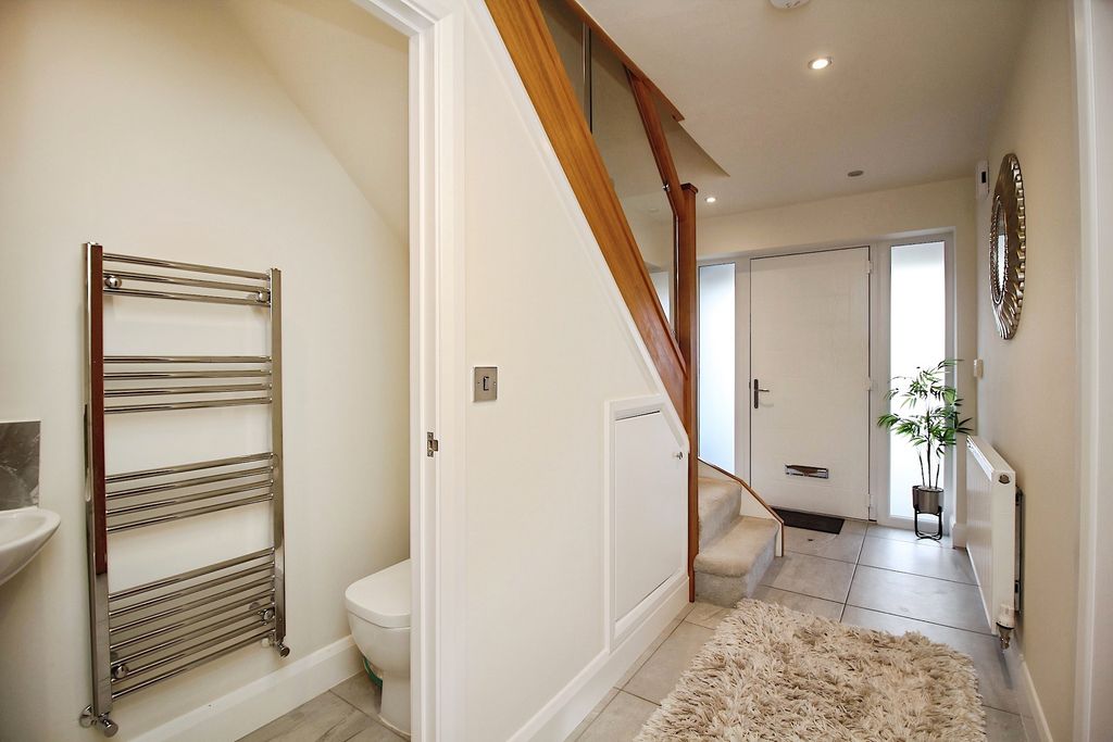 Property photo 3 of 27