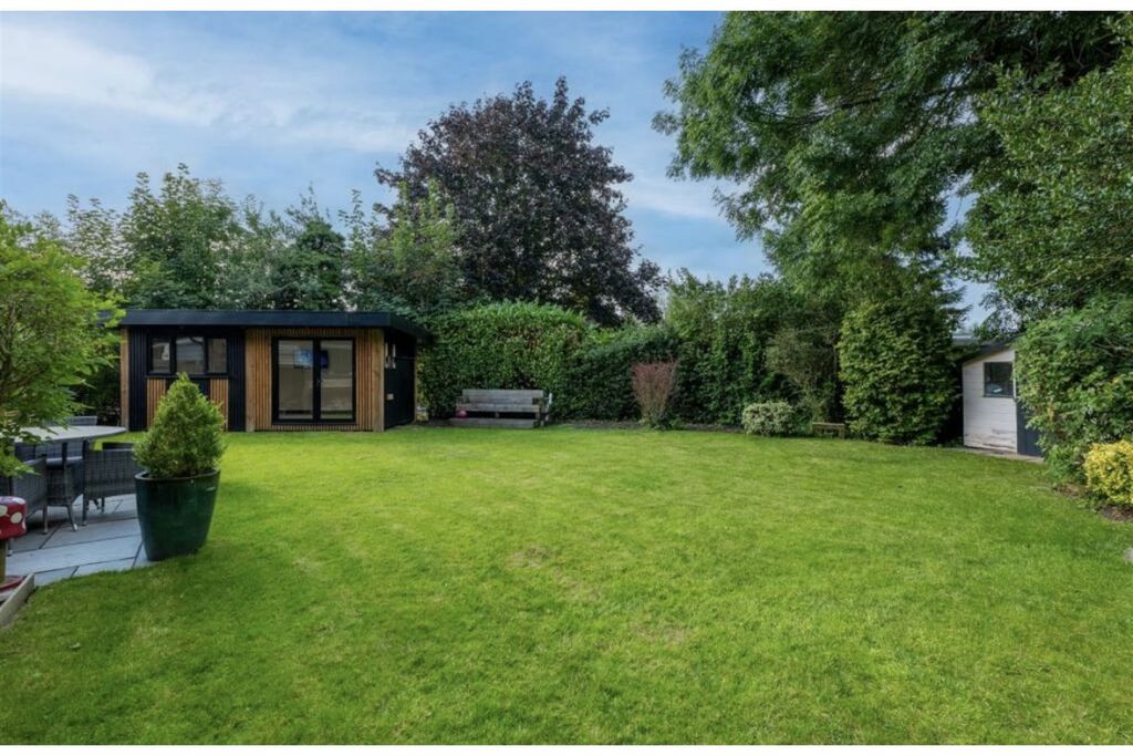 Property photo 2 of 25