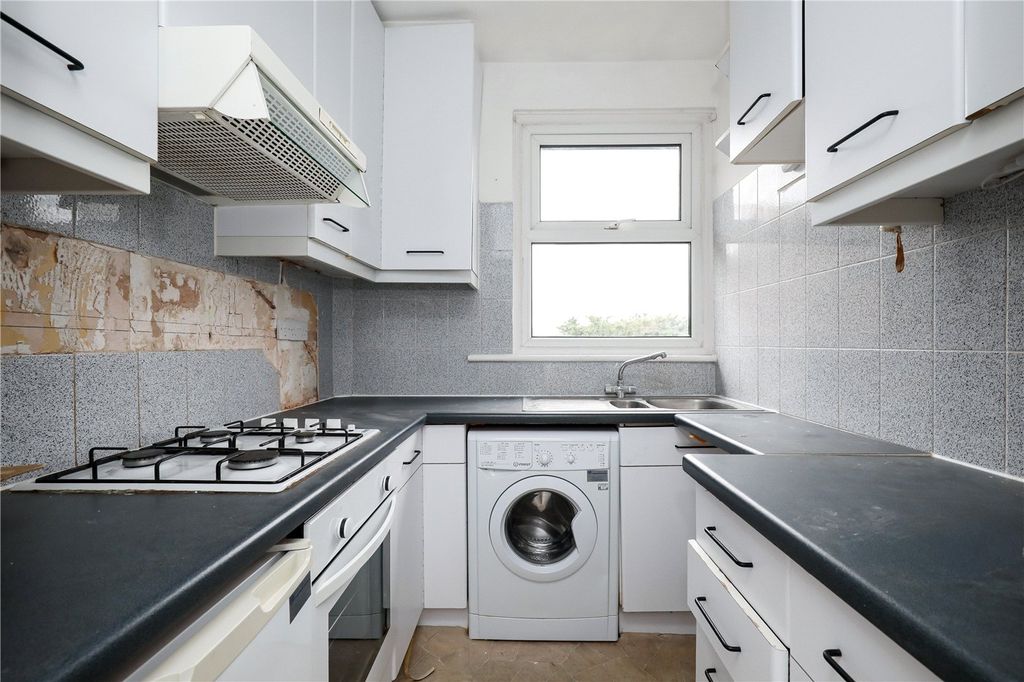 Property photo 2 of 13 Picture No. 10