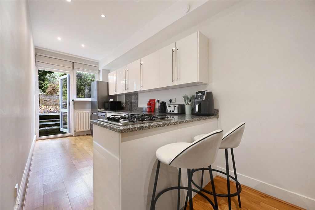 Property photo 3 of 12 Picture No. 30