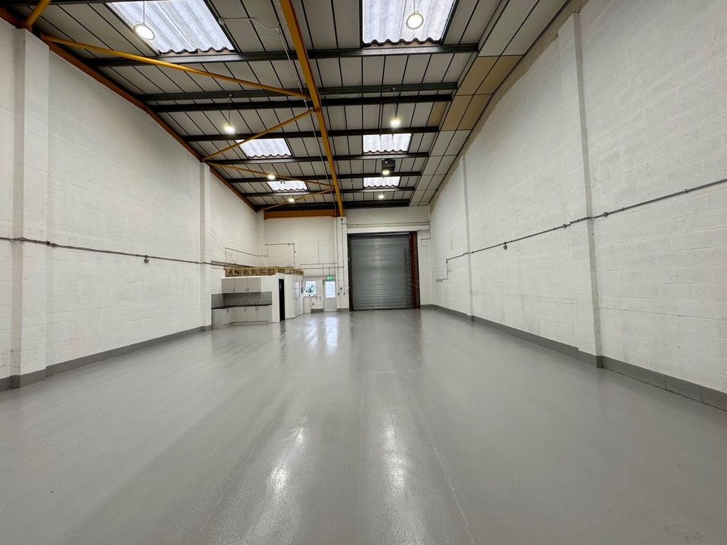 Property photo 2 of 14 Unit 14 Capitol Industrial Park Nw9 10.Jpg