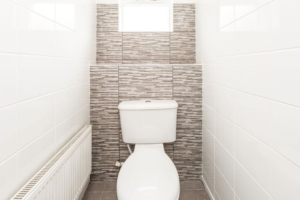 Property photo 3 of 8 Cloakroom/wc