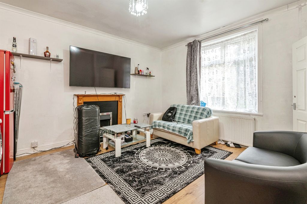 Property photo 3 of 9