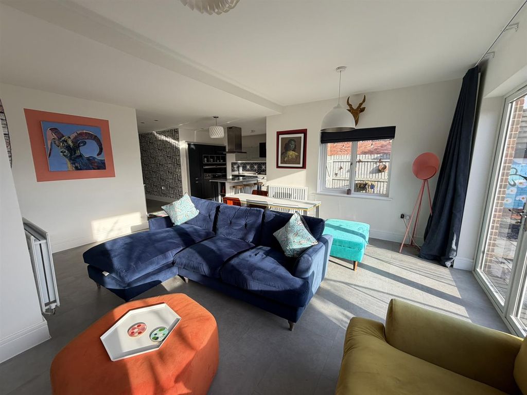 Additional image 15 of 5 bed property for saleButtercup Drive, Daventry NN11