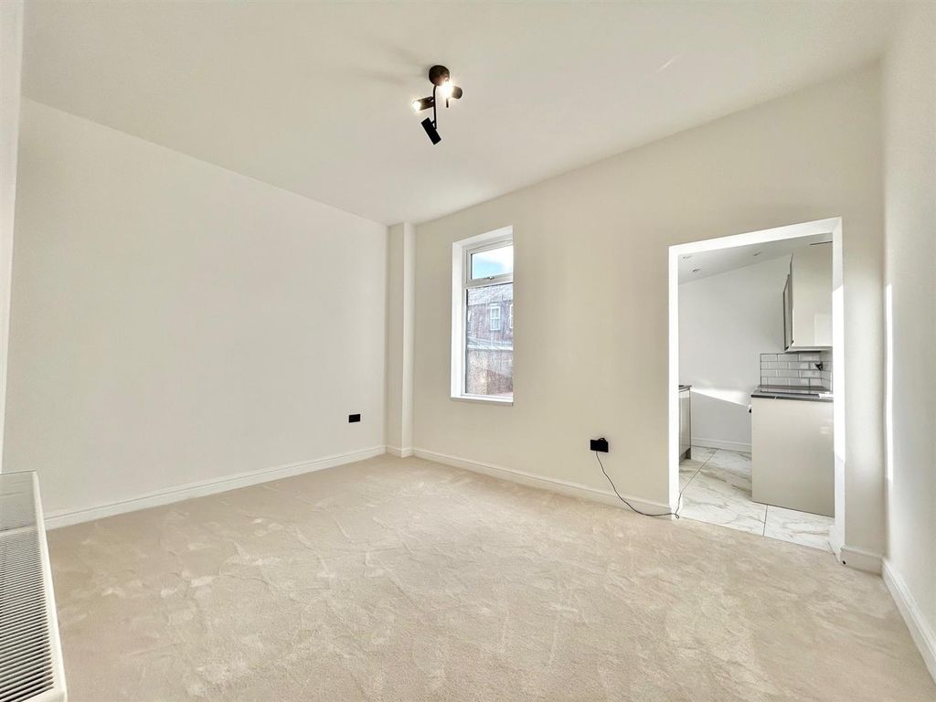 Property photo 3 of 8 Dining Room.Jpg