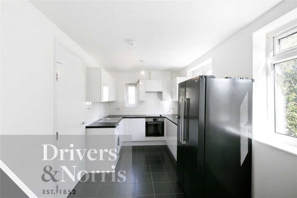Property photo 3 of 8 Picture No. 05
