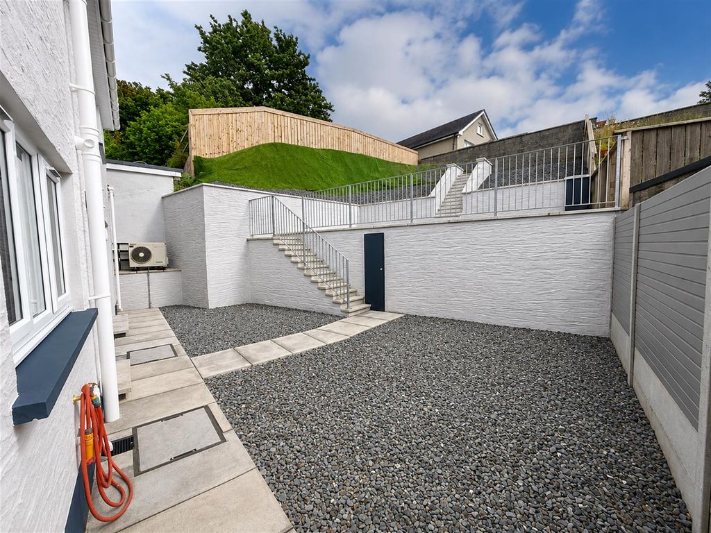 Property photo 3 of 21 Externally