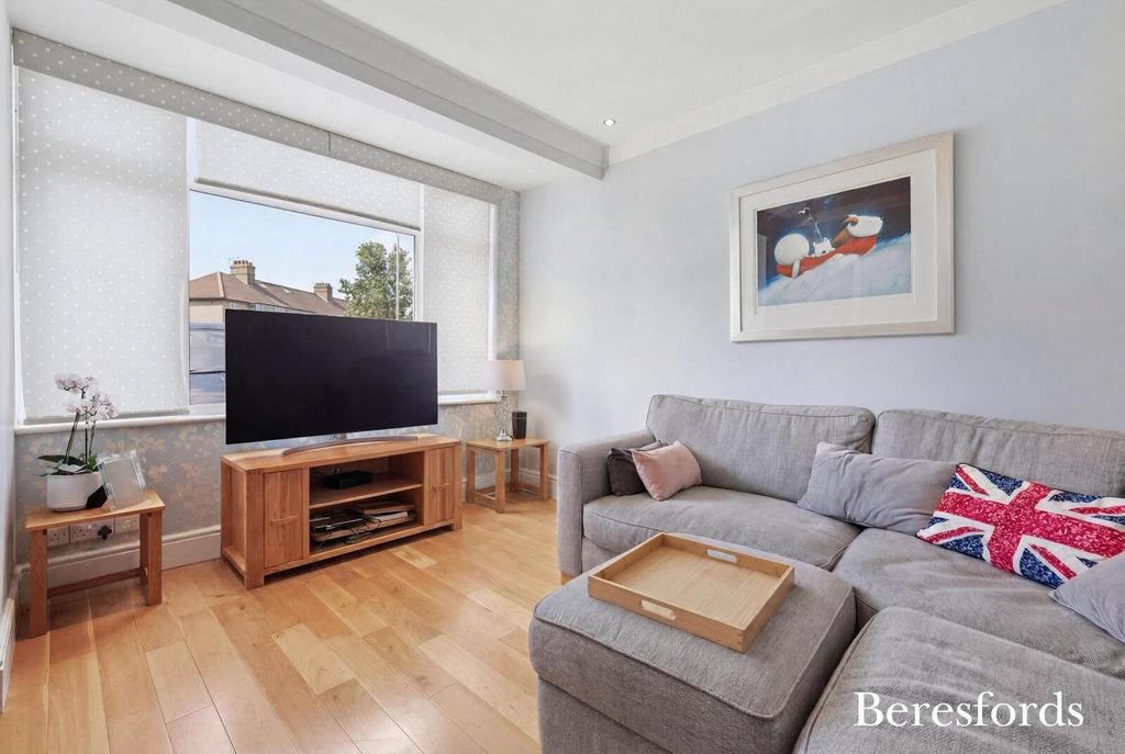 Additional image 6 of 4 bed semi-detached house for saleSeabrook Gardens, Romford RM7