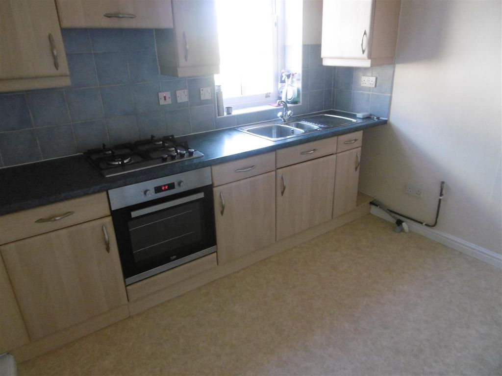 Property photo 3 of 8 Kitchen 2.Jpg