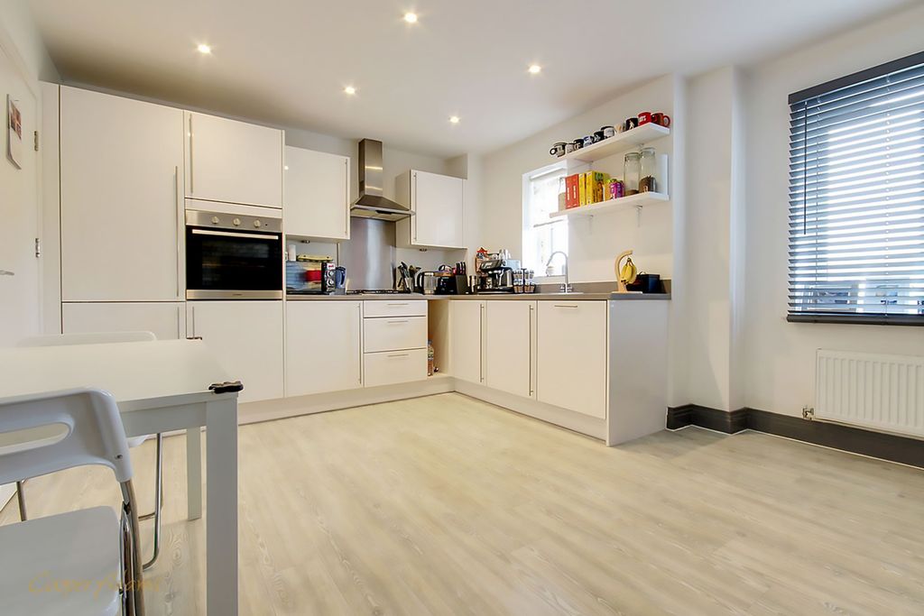 Property photo 2 of 12 Kitchen