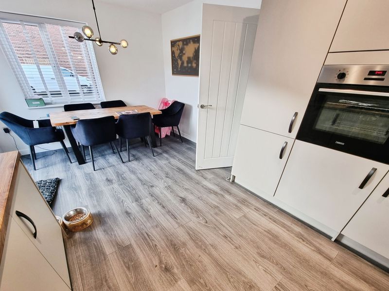 Property photo 3 of 14 Photo 7