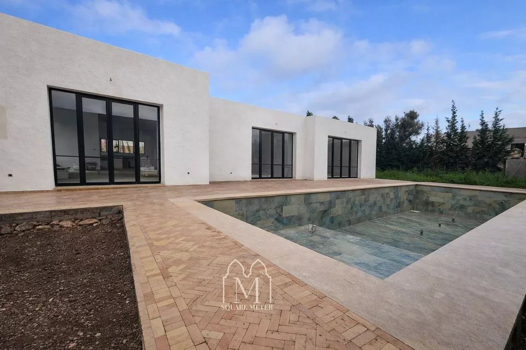 Property photo 1 of 9 Collection Square - Villa Elan