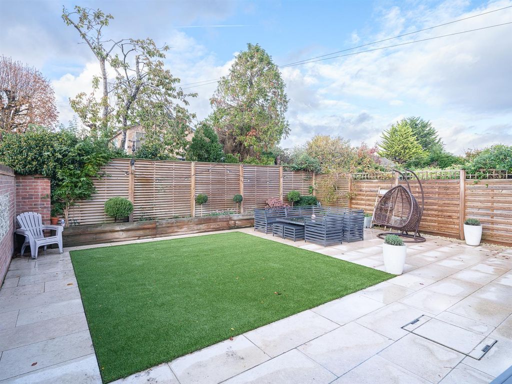 Property photo 3 of 28 66 Westlecot Road-64.Jpg
