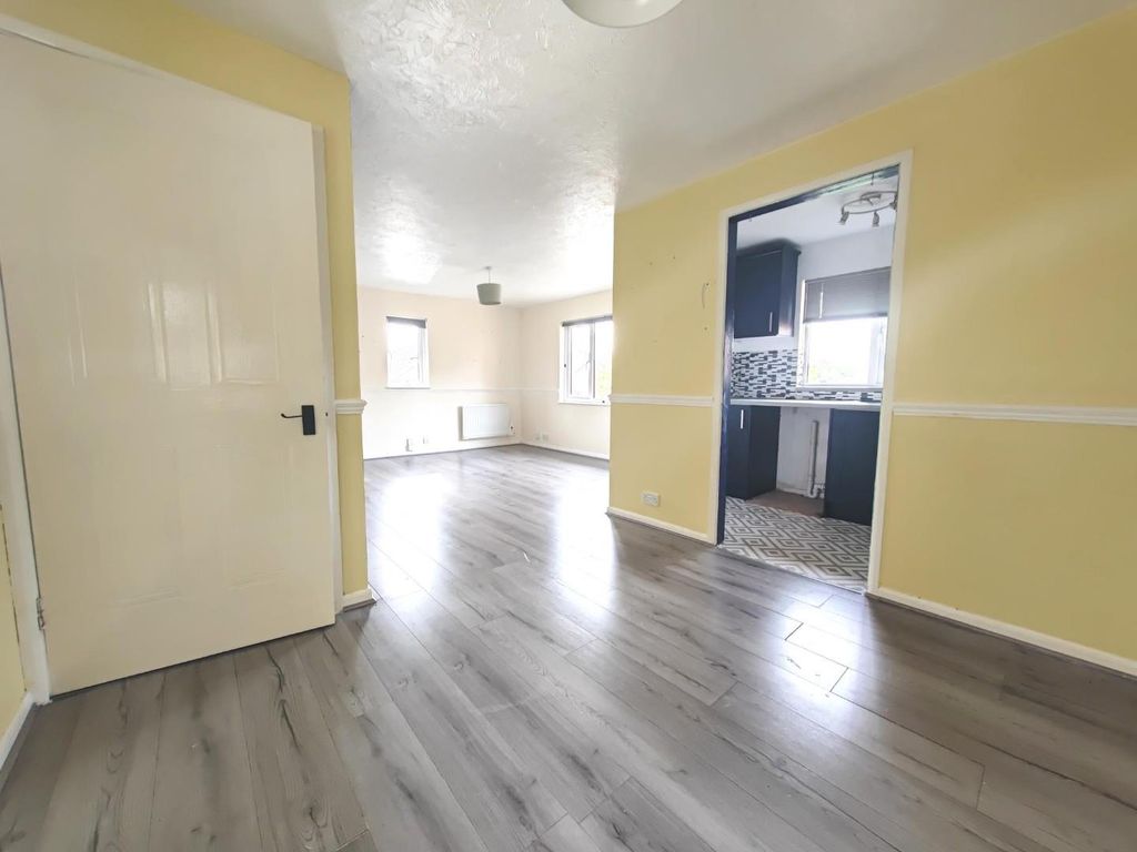 Property photo 3 of 8 1000007184.Jpg