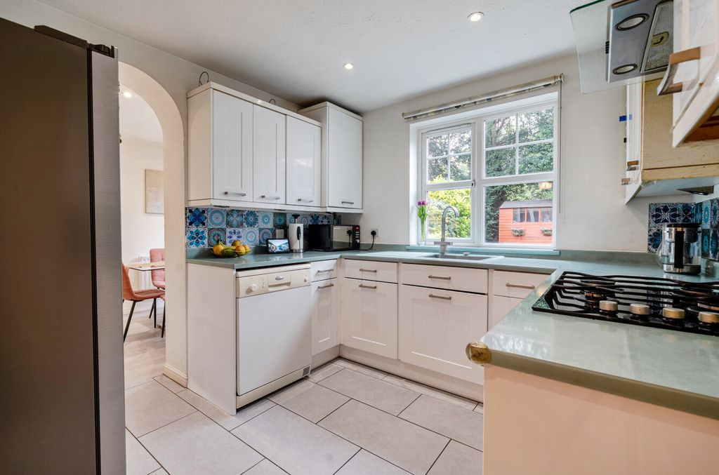 Property photo 3 of 17 1447283-13-69E687...