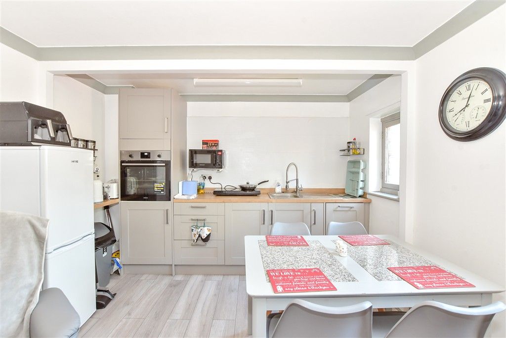 Property photo 3 of 11 Lounge/Kitchen