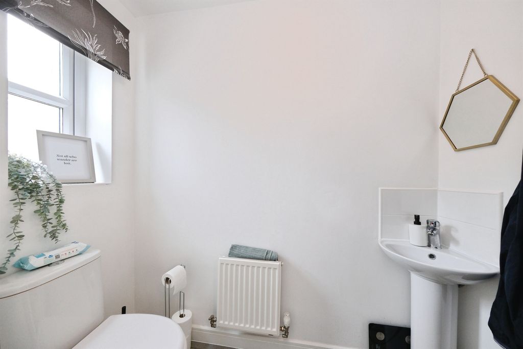 Property photo 2 of 20
