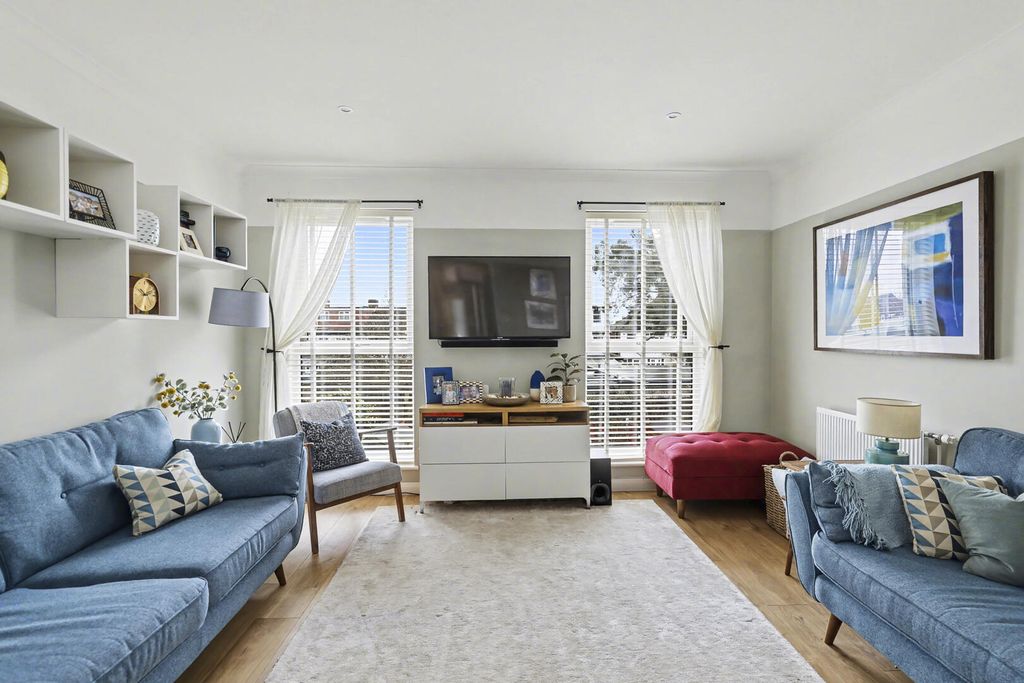 Property photo 3 of 32 Living Room