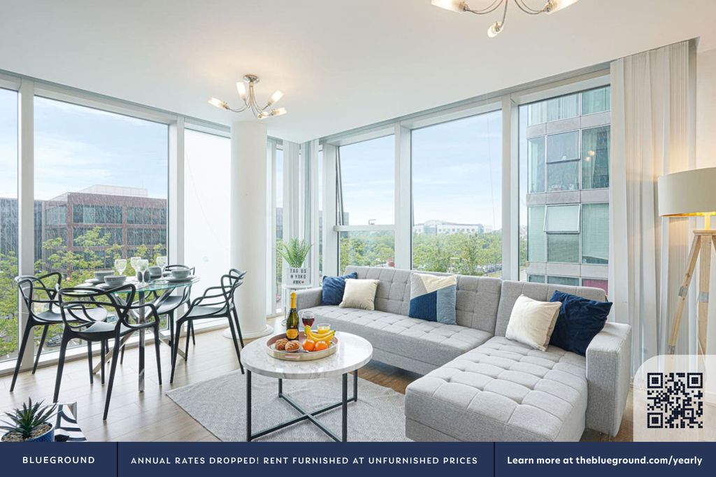 Property photo 3 of 20 Living Room