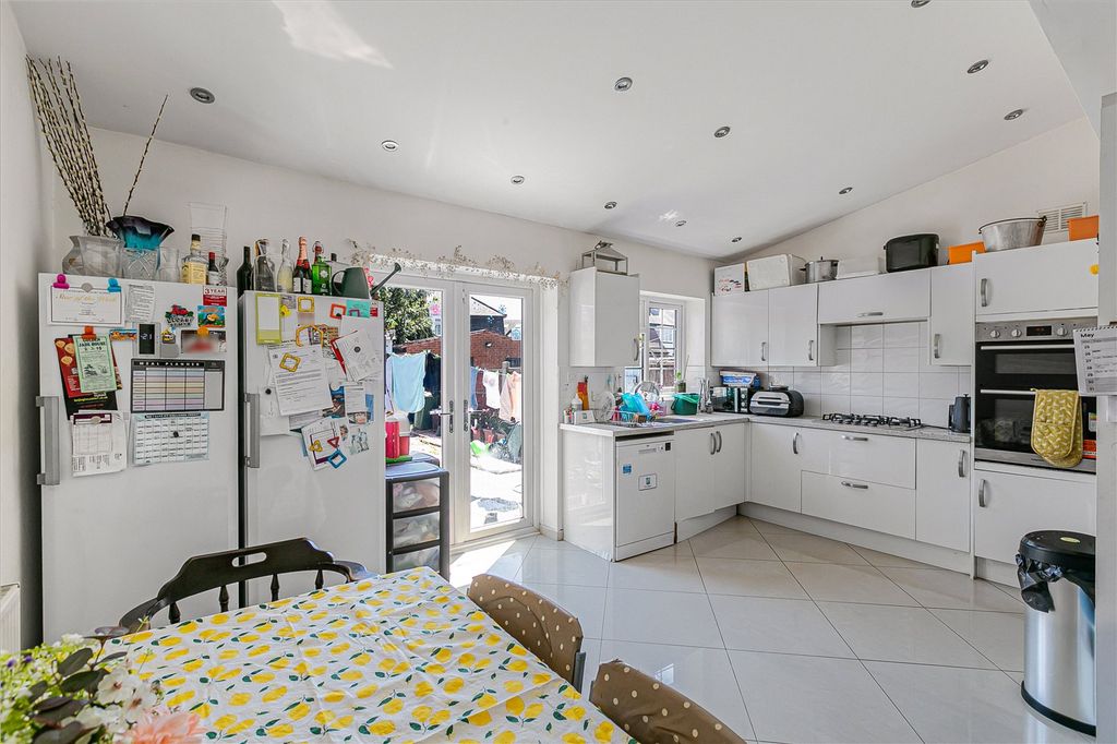 Property photo 3 of 12 Kitchen/Dining