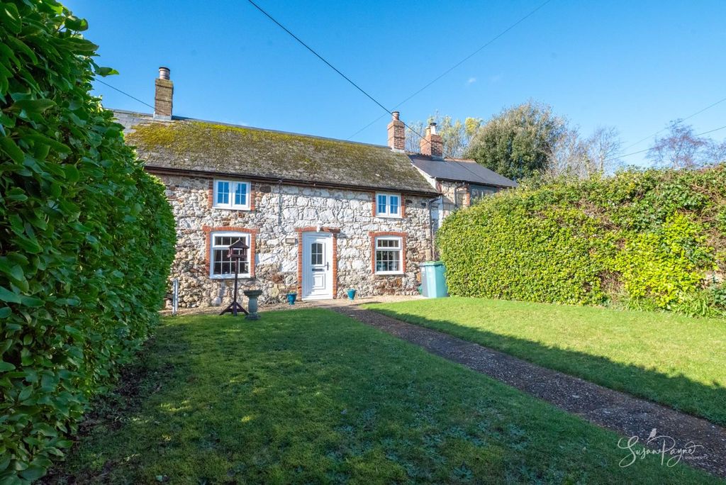 Property photo 1 of 22 Alvina