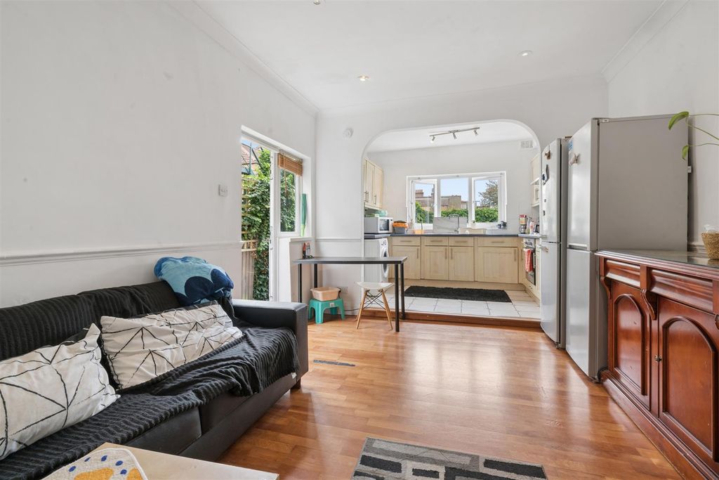 Property photo 2 of 12 72 Fountain Road, London, Sw17 0HQ Reception 1B.Jp