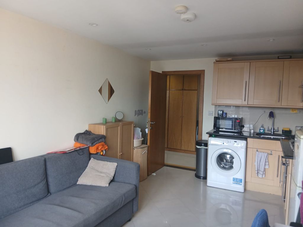 Property photo 2 of 8 Gallery