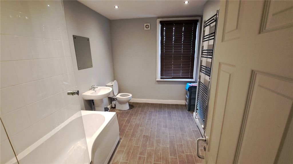 Property photo 2 of 5 Picture No. 04