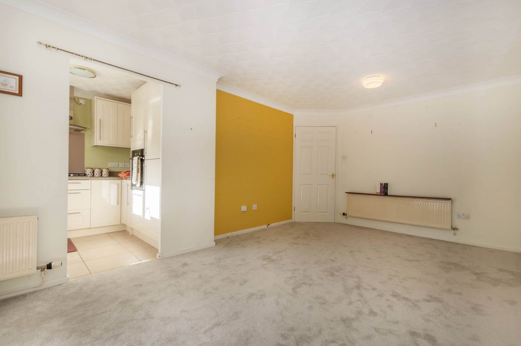 Property photo 3 of 11