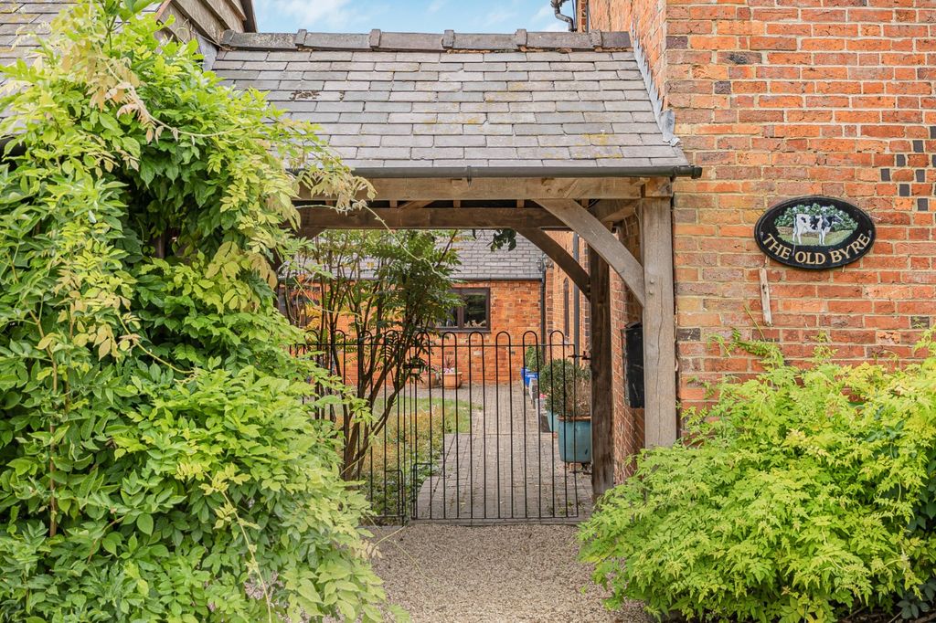 Property photo 2 of 19 Entrance Gate