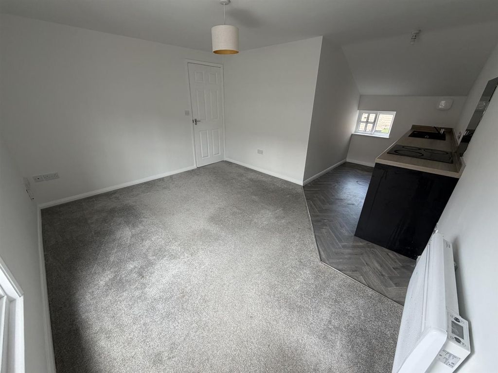 Property photo 3 of 9 E7A524Ec-9Ed0-4288-Bb05-9Ec41Dfb5De3.Jpg