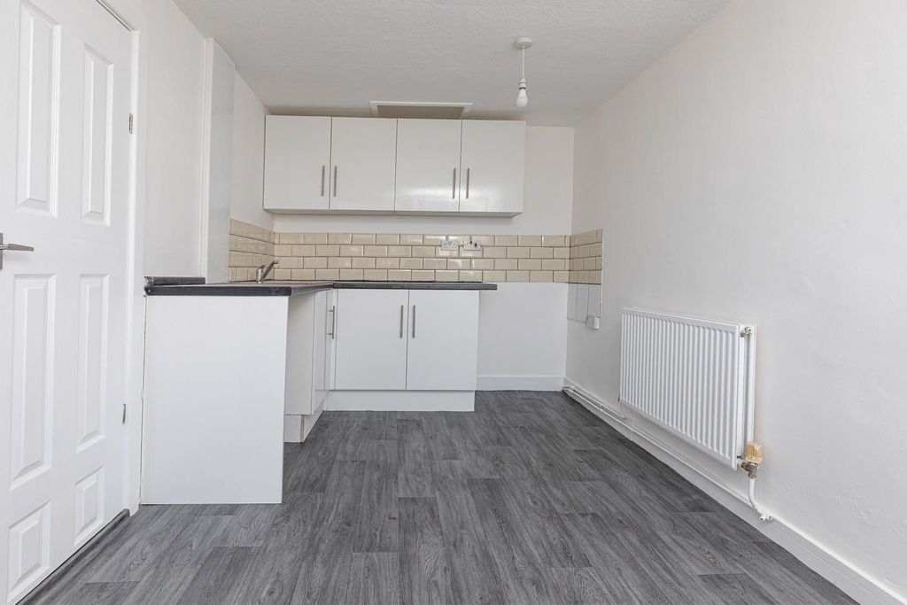 Property photo 2 of 14 Dining Kitchen