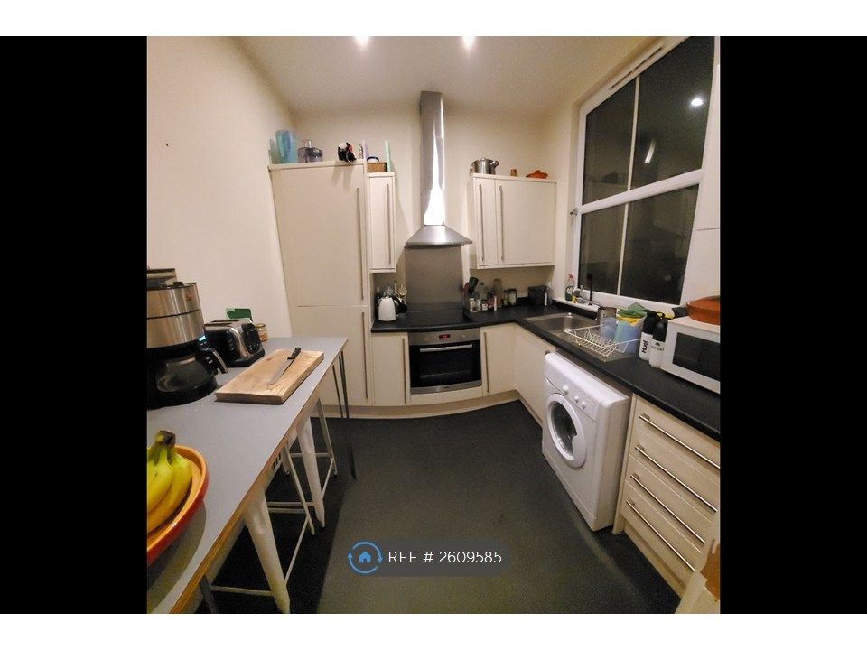 Property photo 2 of 8 Kitchen