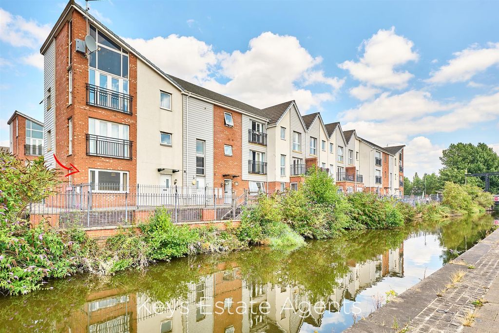 Property photo 1 of 15 Arrow Ext2.Jpg