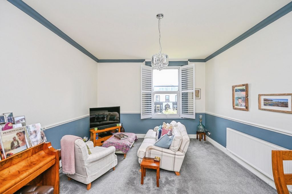 Property photo 3 of 13 Pbox-Img.Jpg