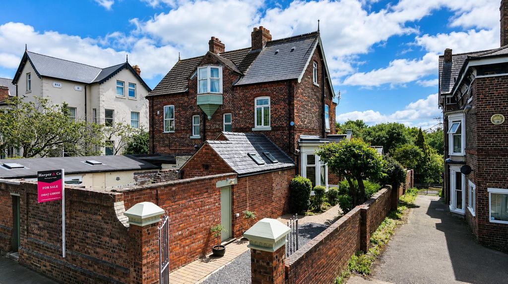 Property photo 1 of 33
