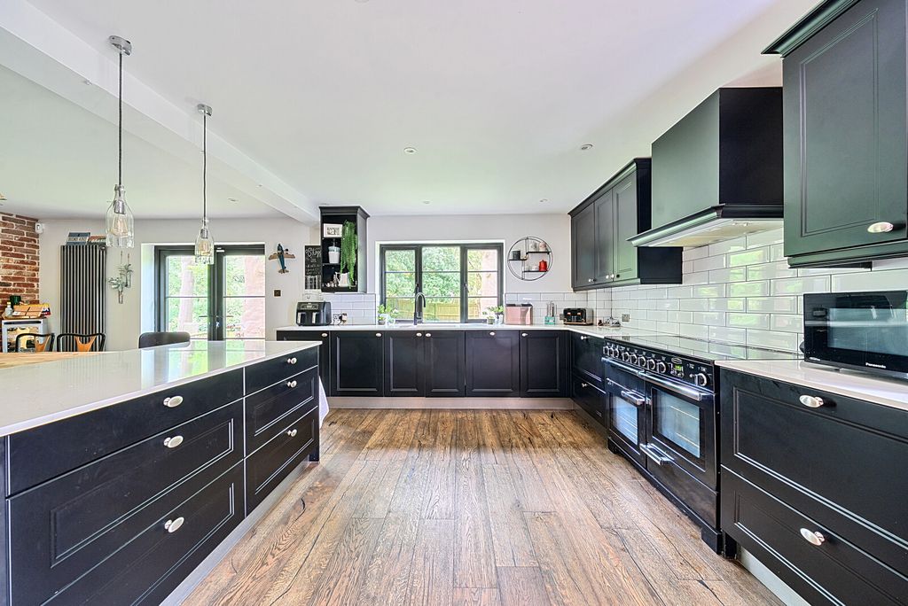 Property photo 1 of 32 Main - Kitchen
