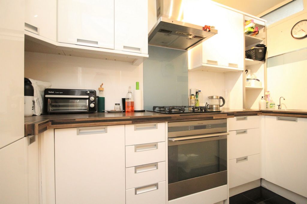 Property photo 2 of 10 Kitchen