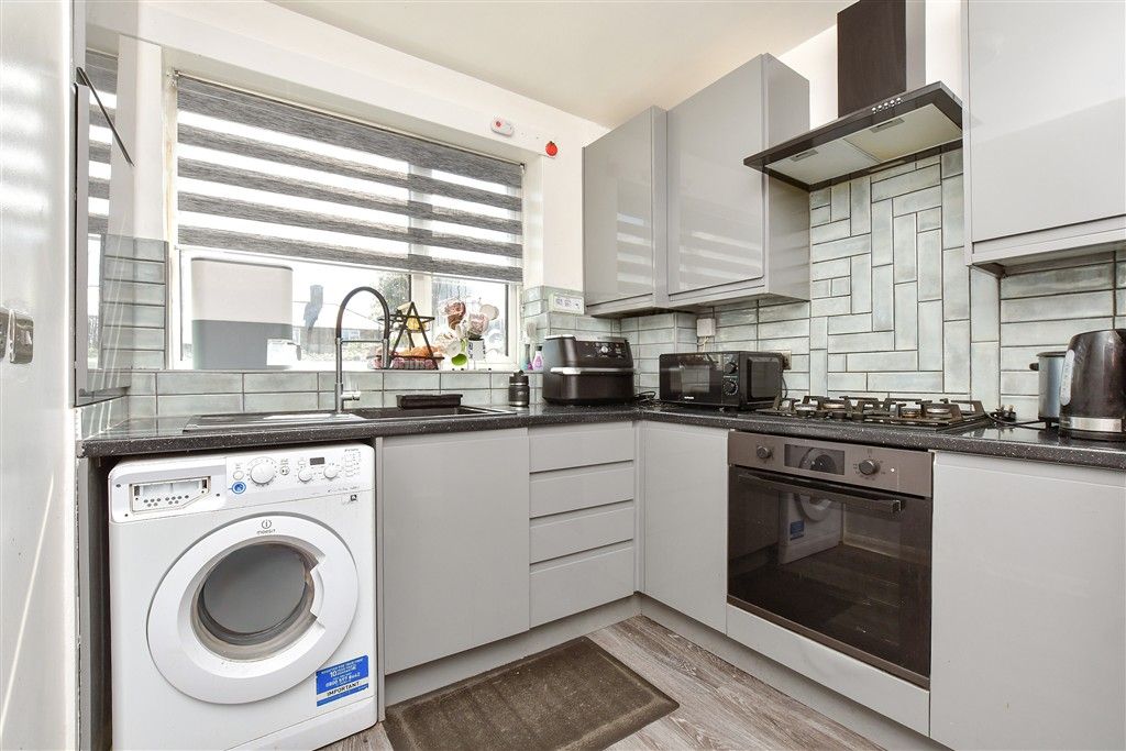Property photo 3 of 7 Kitchen