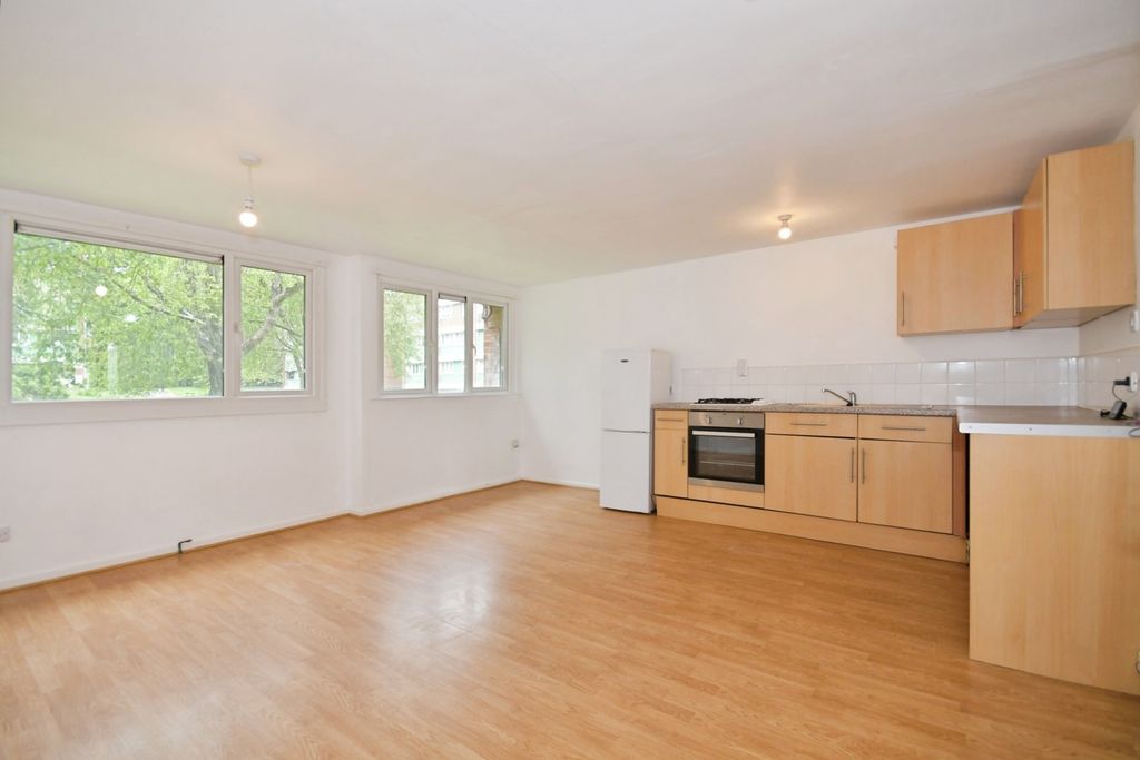 Property photo 3 of 8 Photo